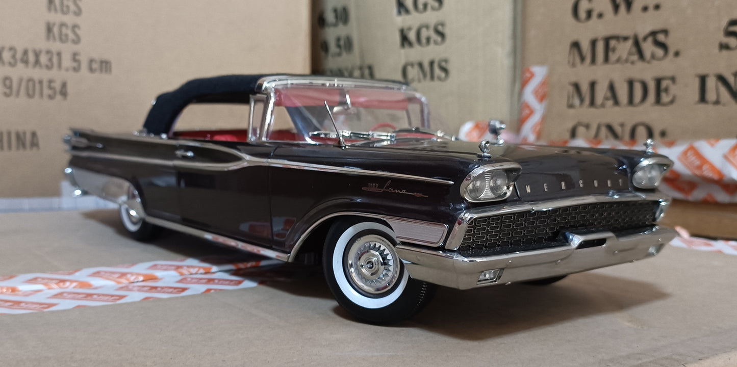 1-18 Mercury Parklane Platinum Edition Alloy Car Model