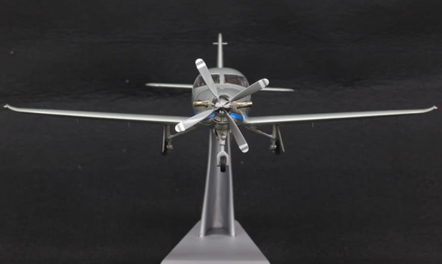 1-40 AVIC original pilot 150 aircraft model