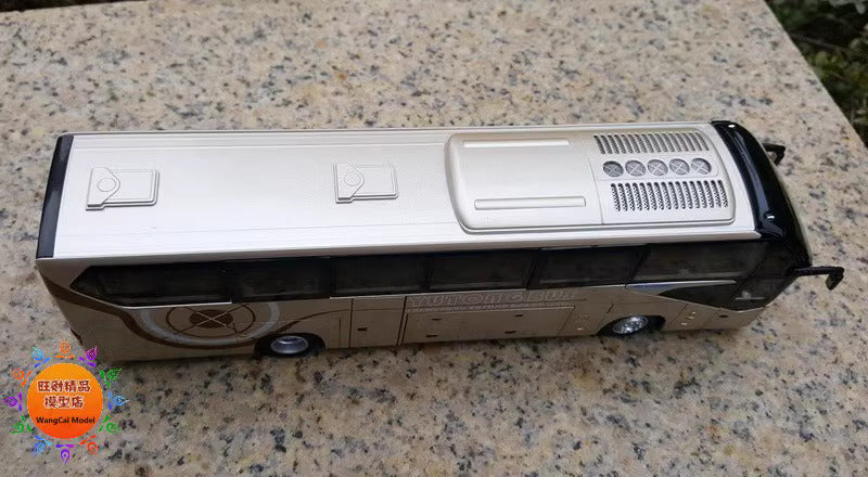 1-42 Yutong tourist bus alloy car model