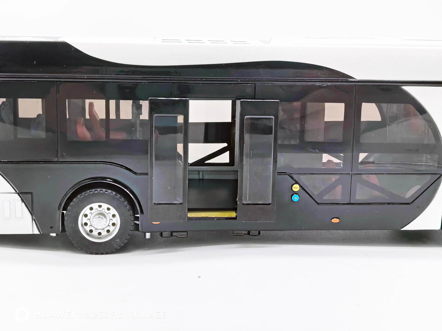 1-43 Shanghai Bus Alloy Model