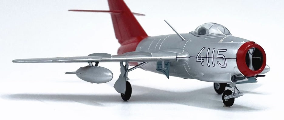 1-72 Chinese MiG-15MIG15 fighter aircraft model