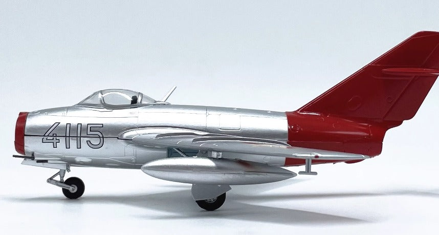 1-72 Chinese MiG-15MIG15 fighter aircraft model