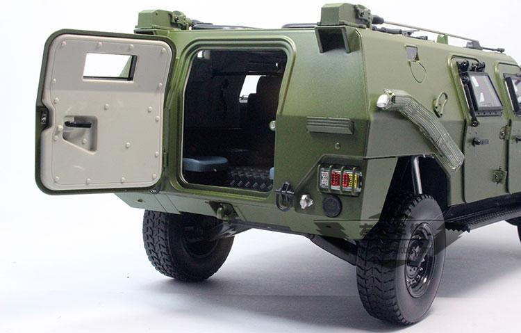 Dongfeng off-road armored vehicle 1:18 alloy car model