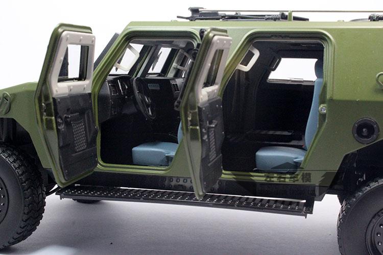 Dongfeng off-road armored vehicle 1:18 alloy car model