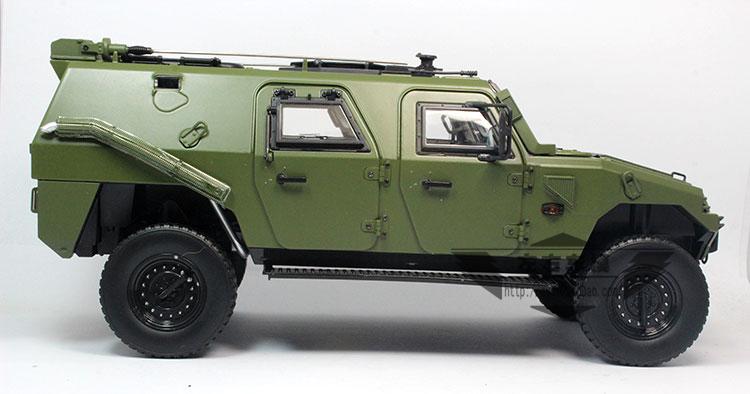 Dongfeng off-road armored vehicle 1:18 alloy car model