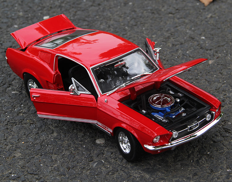 1- 18 Ford Mustang 1968 Fastback Classic Alloy Car Model