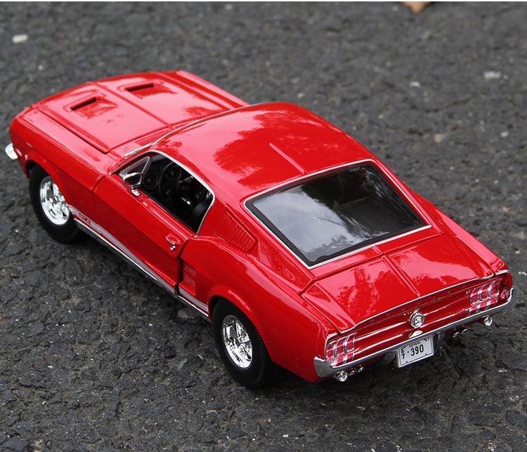 1- 18 Ford Mustang 1968 Fastback Classic Alloy Car Model