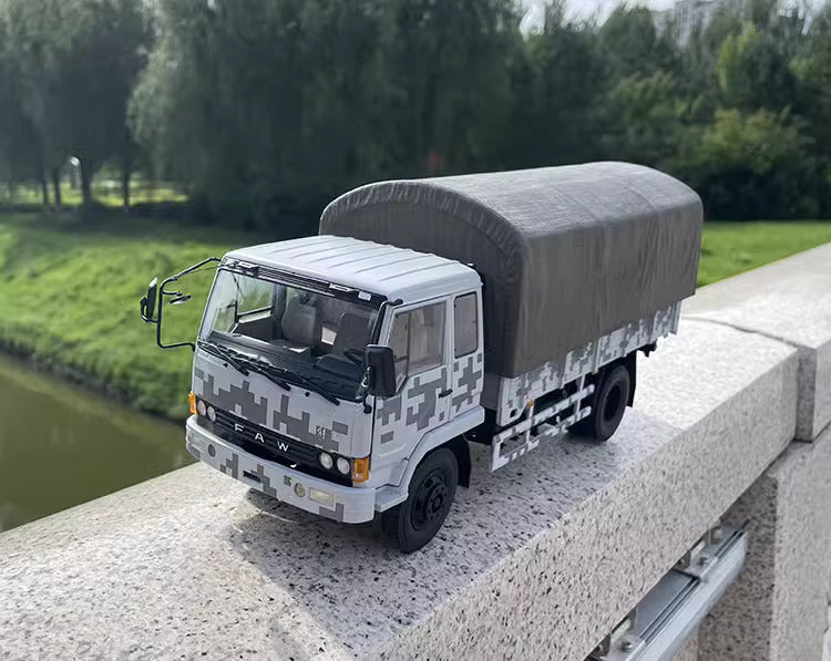 Jiefang J3 Army Truck 1:24 Alloy Simulation Car Model Jiefang