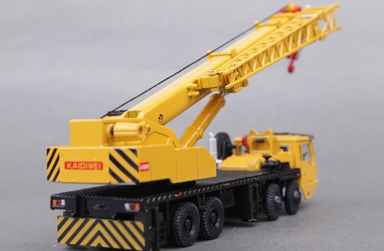 Alloy construction crane with arm length of 90cm