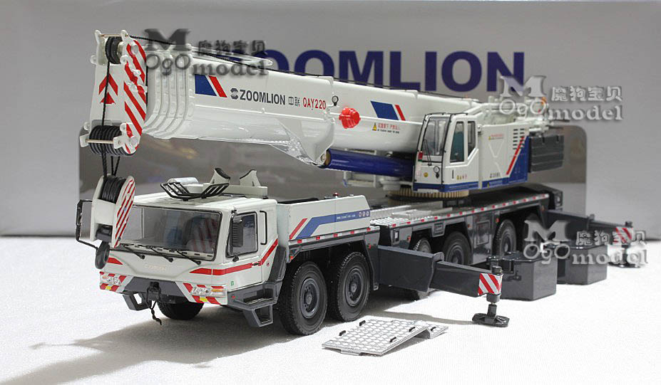 Original Zoomlion QAY220 ton crane car model 1:50