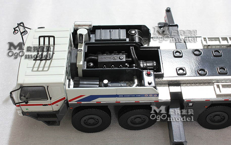 Original Zoomlion QAY220 ton crane car model 1:50