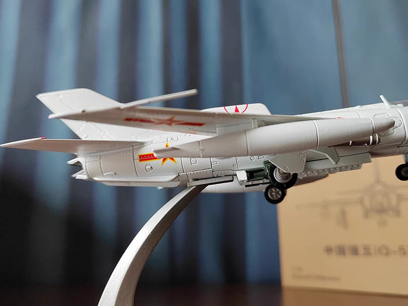 Strong 5 Q5 fighter vintage aircraft simulation alloy model