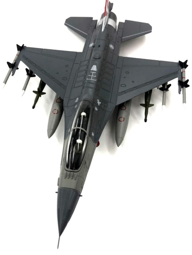Nsmodel 1-72 Singapore Air Force F-16D Block 52 or 50 fighter model