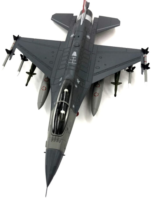 Nsmodel 1-72 Singapore Air Force F-16D Block 52 or 50 fighter model