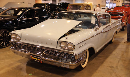 1-18  Mercury Parklane Platinum Edition Alloy Car Model