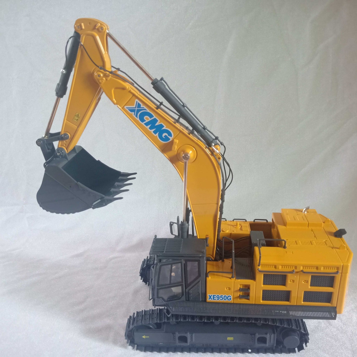 1-35 Original XCMG Xugong XE950G excavator model 1
