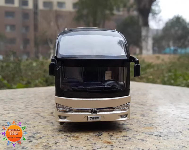 1-42  Yutong tourist bus alloy car model
