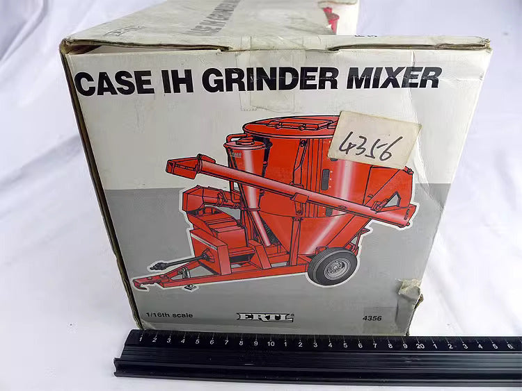 CASE Grinder Mixer Die-cast model tractor Ertl 1-16