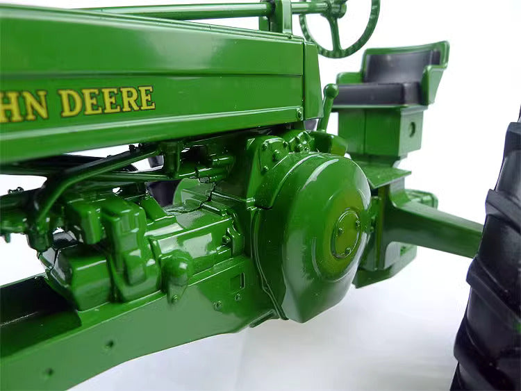 Deere Model 60 Die-cast model tractor Ertl 1-16