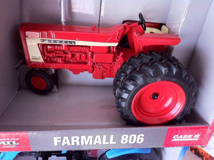 Farmall 806  double wheeled Alloy Tractor models 1/16