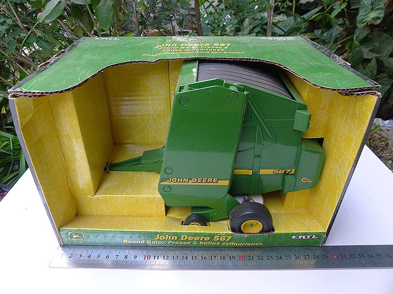 John Deere 567 Baler ERTL 1-16.