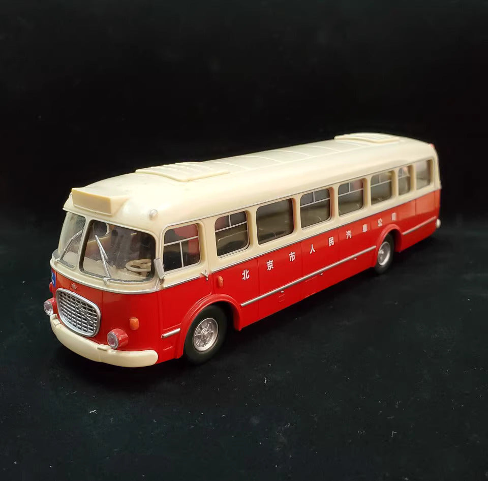 Nostalgic memory 1-43 Beijing Bus No. 32 Skoda 706 Bus Car Model