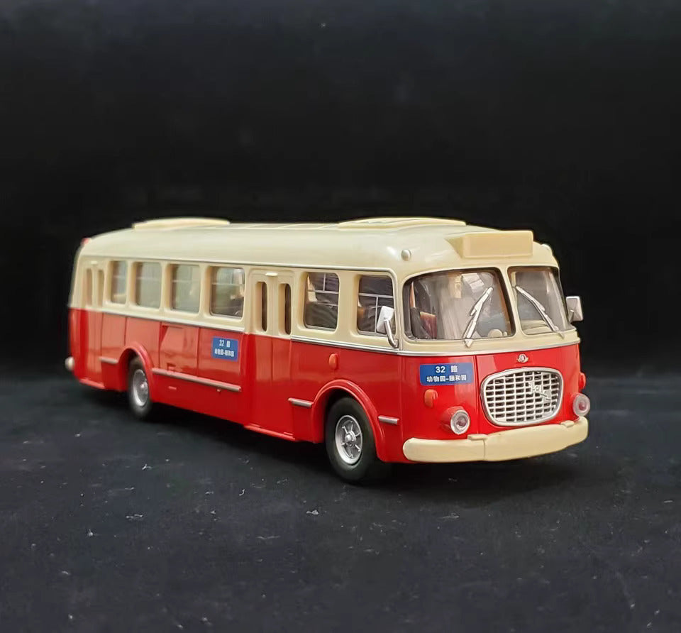 Nostalgic memory 1-43 Beijing Bus No. 32 Skoda 706 Bus Car Model