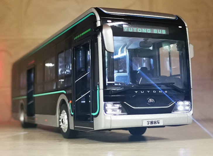 Shanghai Yutong line model bus