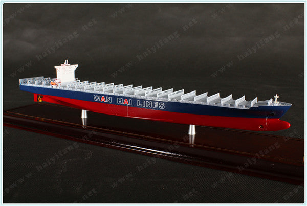 WANHAI 35cm shipping container ship model and case