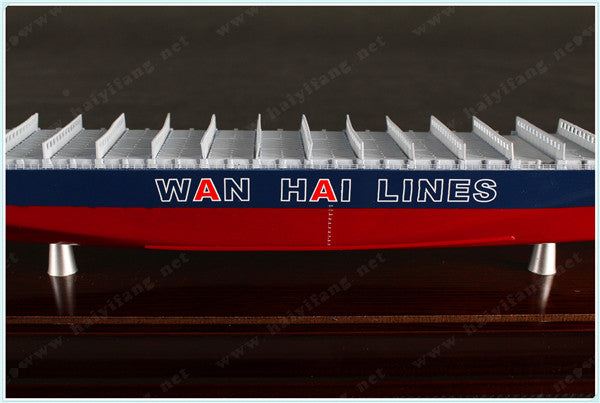 WANHAI 35cm shipping container ship model and case