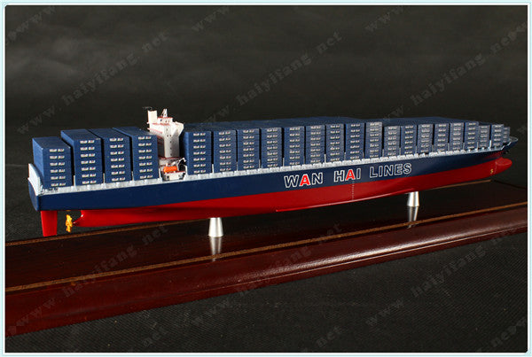WANHAI 35cm shipping container ship model and case