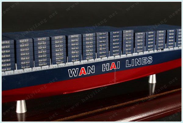 WANHAI 35cm shipping container ship model and case