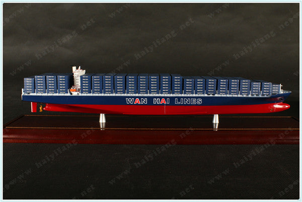 WANHAI 35cm shipping container ship model and case